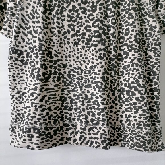 LOFT Womens Cream Black Leopard Animal Print Sweatshirt Like Tshirt Size XL - Picture 3 of 6